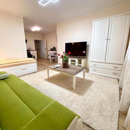 Wohnung Im Erdgeschoss ビーティッヒハイム・ビッシンゲン エクステリア 写真