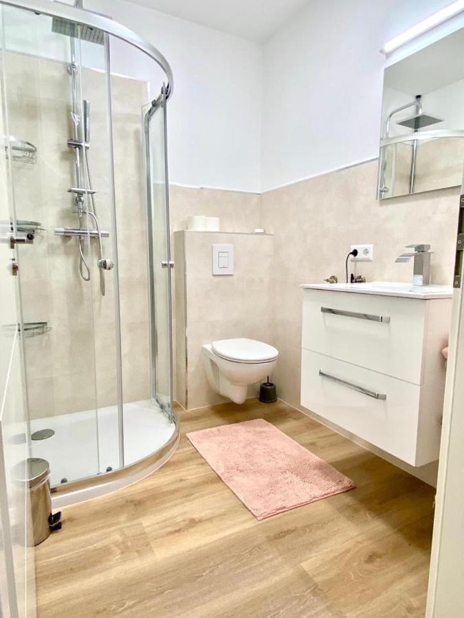 Wohnung Im Erdgeschoss ビーティッヒハイム・ビッシンゲン エクステリア 写真